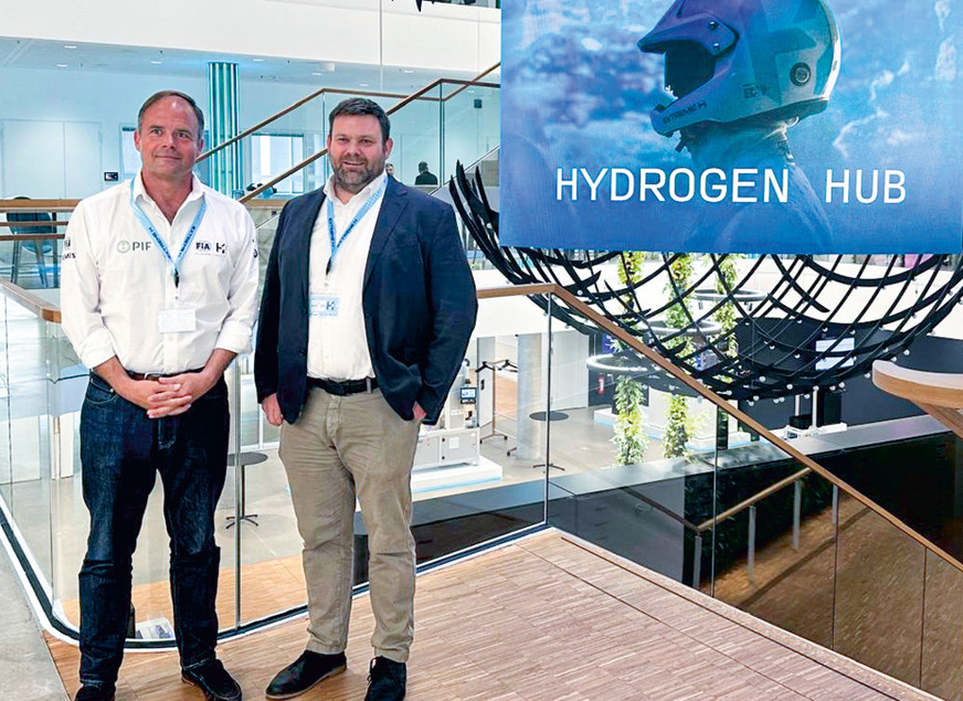 Ali Russel und Rob Atkinson beim Vorbereitungstreffen bei Siemens in Amberg im Juni 2025.