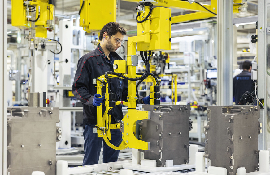 In der Stack-Fertigung von Symbio liegt der Fokus in Zukunft auf dem 75-kW-System.