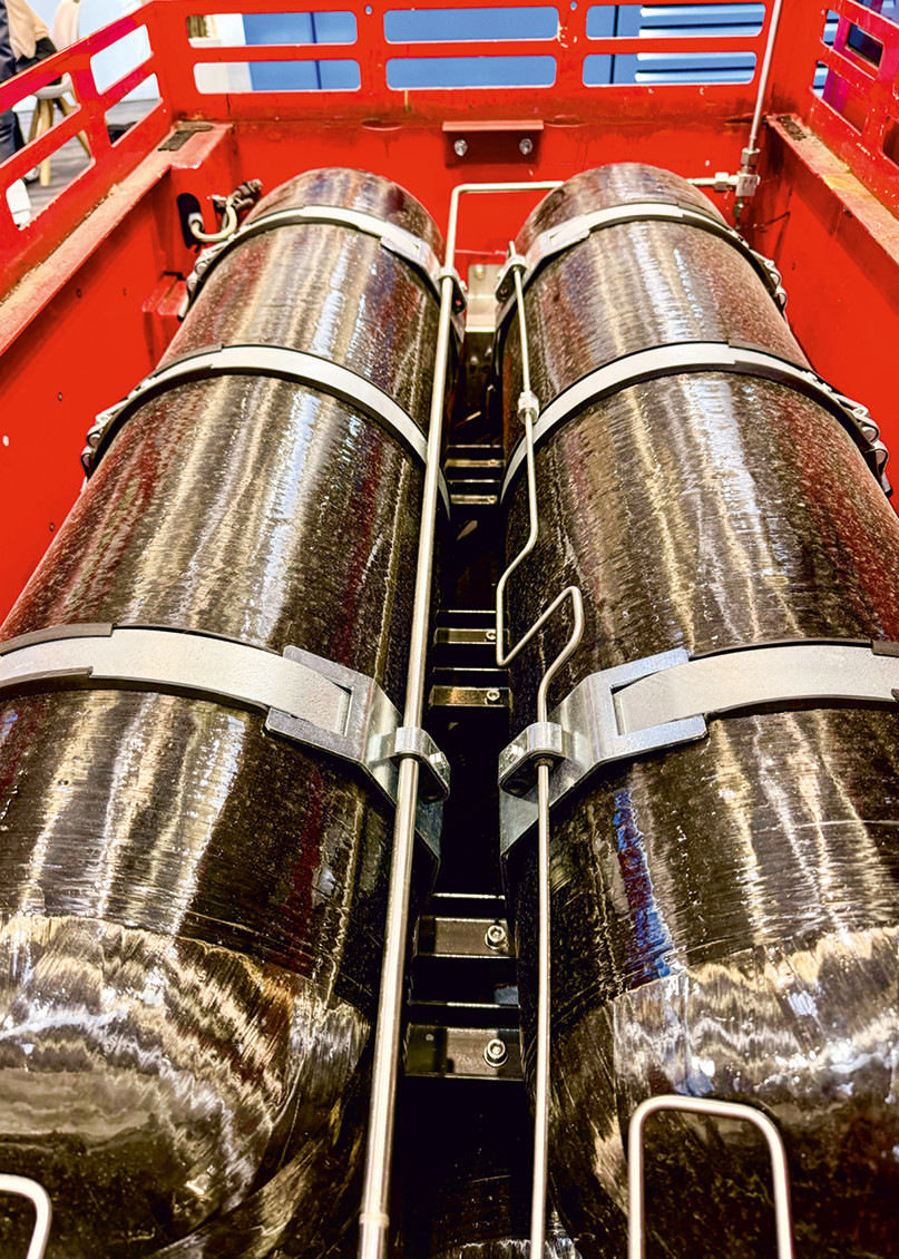 Drucktanks für einen von Erdgas- auf Wasserstoffantrieb umgerüsteten Gepäckschlepper.