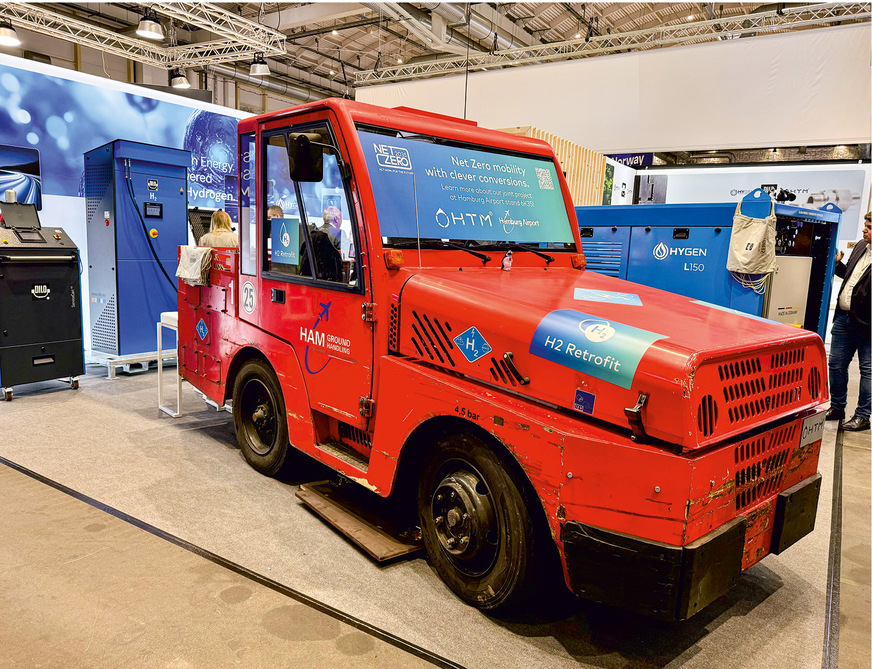Der Gepäckschlepper ist am Hamburger Flughafen im Praxistest. 