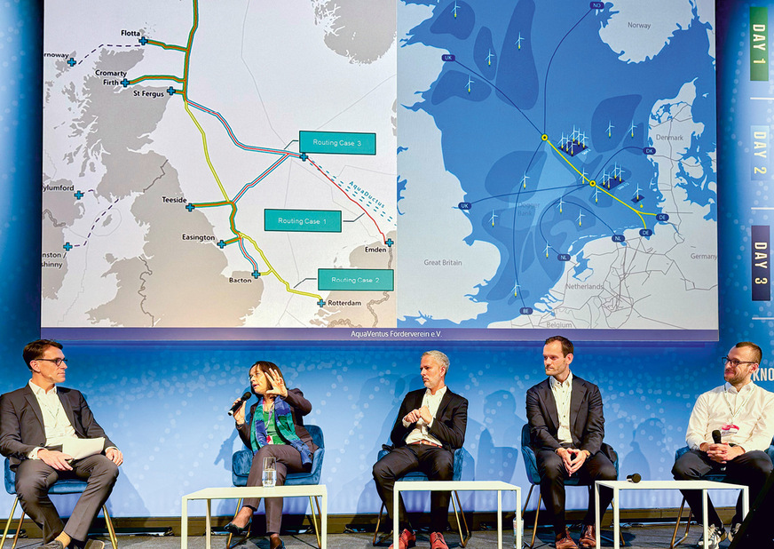 Robert Seehawer (links) moderiert auf „Hydrogen Technology World Expo“ eine Podiumsdiskussion über H2-Erzeugung auf der Nordsee.