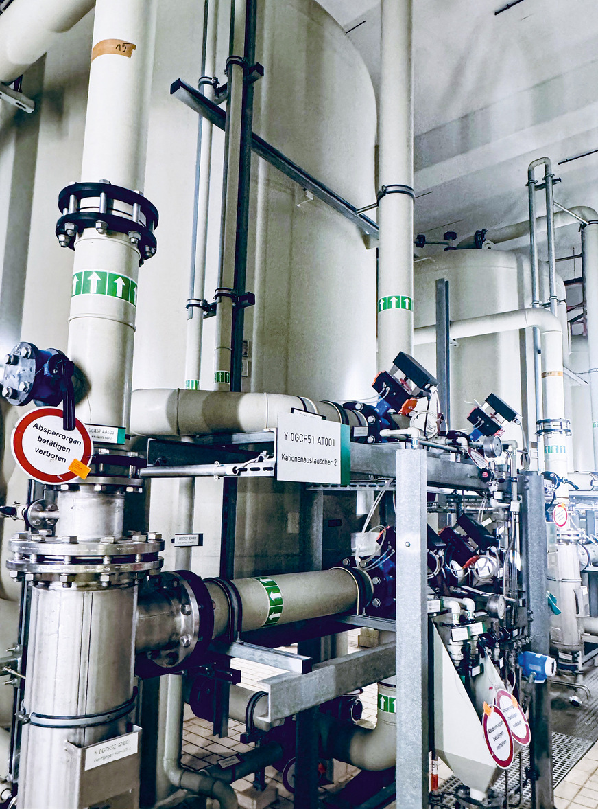 Der Kationenaustauscher ist Teil der Wasseraufbereitungsanlage. Elbwasser wird dort später mal in hochreines Wasser für den Elektrolyseur verwandelt. 