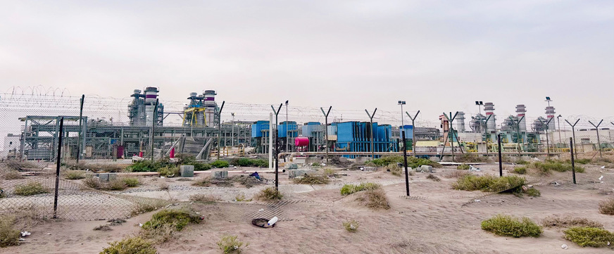 Für die Produktion von grünem Wasserstoff wird entsalztes Meerwasser benötigt – wie es zahlreiche Anlagen entlang der omanischen Küste liefern, darunter die Entsalzungsanlage in Barka, rund eine Stunde westlich von Muscat.