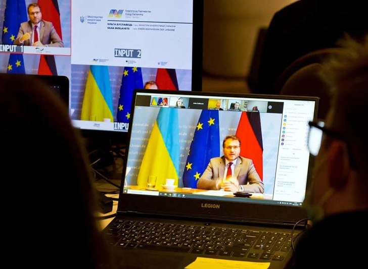 1-Ukraine-laptop