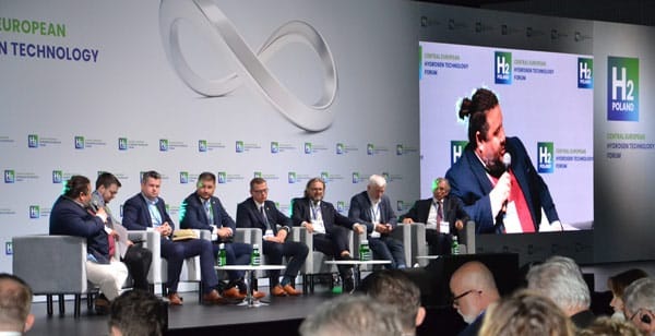 Diskussionsrunde zur H2-Drei-Meeres-Initiative, Unterzeichnung der Wasserstoffinitiative der „Drei-Meere-Staaten“