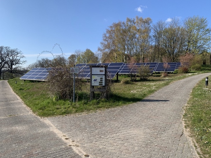 Diese Freianlagen steht als kleine Demoanlage seit rund 20 Jahren auf der Naturschutzinsel Vilm