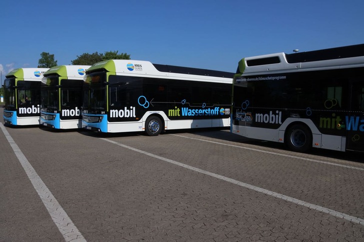 Die gesamte Region setzt in der Mobilität zukünftig auf Wasserstoff. Die ersten Wasserstoffbusse der Region fahren im Kreis Düren.
