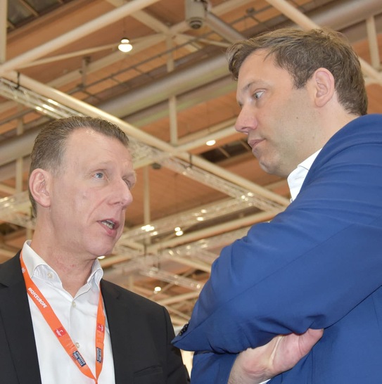 Werner Diwald kümmert sich wieder allein um den DWV – hier in Hannover mit Lars Klingbeil, SPD-Parteivorsitzender