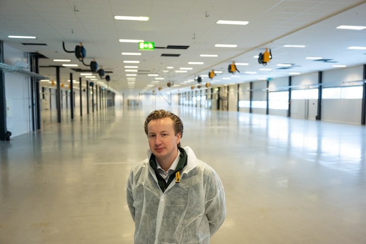 Eine große Halle mit Reinraum-Ausstattung und große Pläne: Tor-Erik von Teco2030