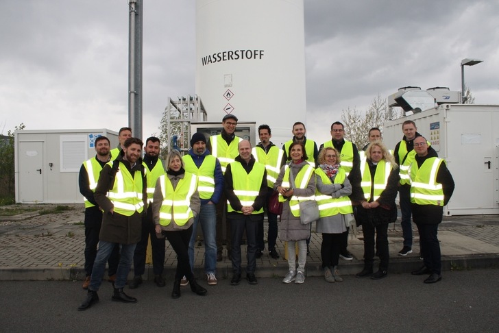 H2CE-Kick-off-Meeting in Brandenburg im April 2023, Besuch der H2-Tankstelle am Flughafen BER
