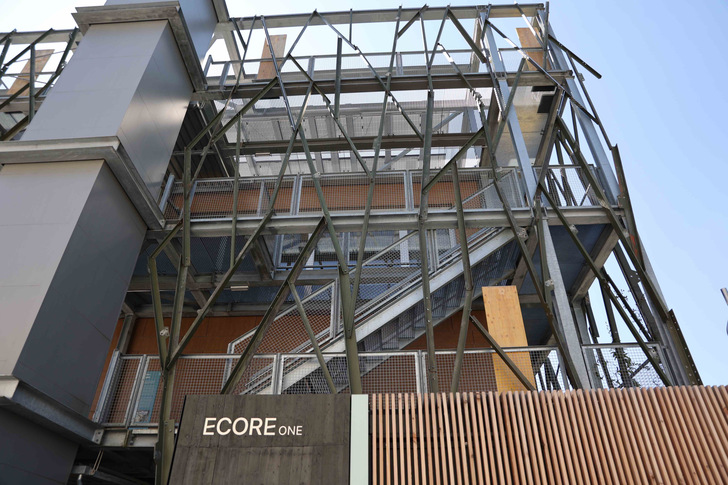 Der Ecore-One-Container (am unteren Bildrand) hat zwei Red Dot Awards für sein Design erhalten. 