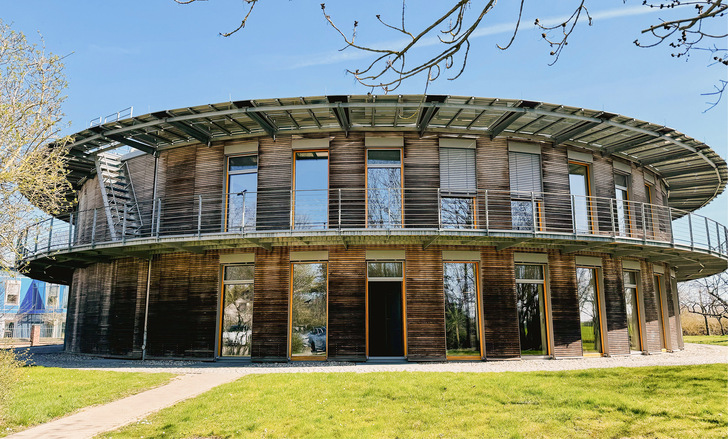 In der Leitwarte von Enertrag laufen die Daten von über tausend Anlagen zusammen.