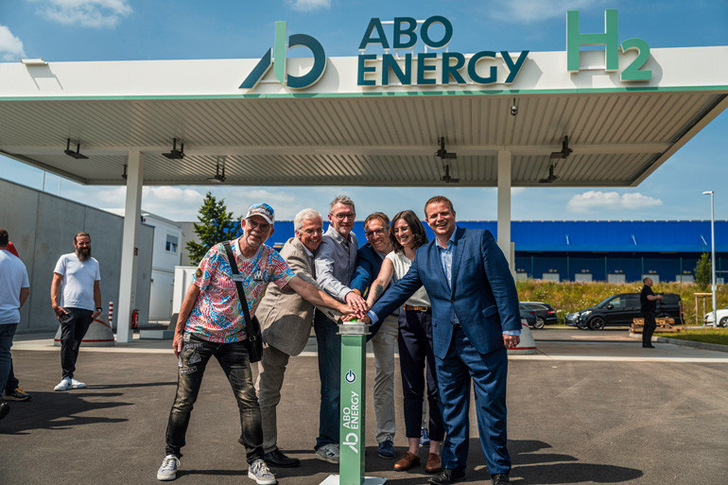 Offizielle Einweihung in Hünfeld-Michelsrombach: Hier sollen jährlich bis zu 450 Tonnen zertifizierter grüner Wasserstoff entstehen.