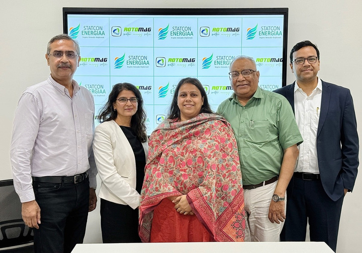 Von links: Umesh Balani, Nimisha Patel (beide Rotomag), Dr. Charusmita , Manoj Pande  und Pranjal Pande (alle Statcon Energiaa)