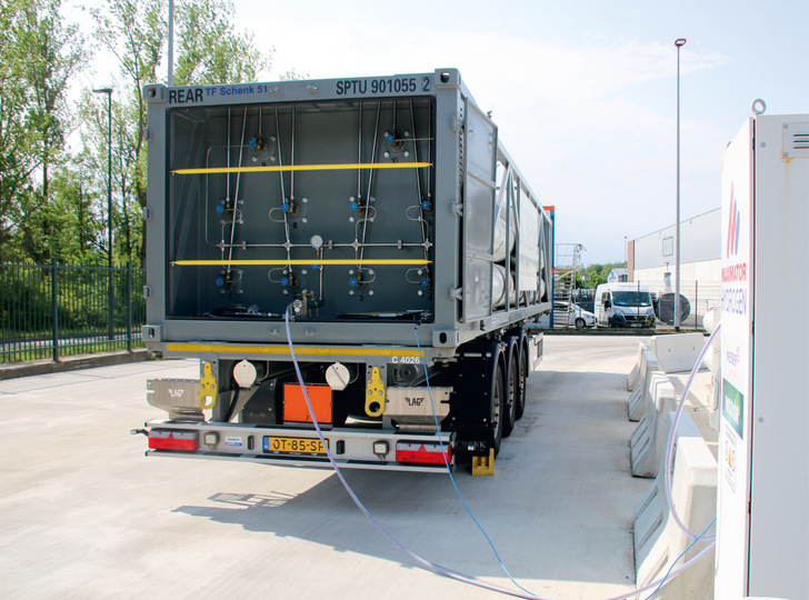 Anlieferung bei REVG per Trailer – aktuell mit 200 bar,  künftig mit 380 bar.