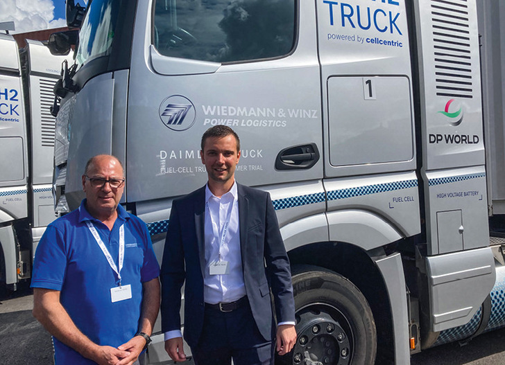 Moritz Lege (rechts), Prokurist bei Wiedmann & Winz, mit Salvatore Bilecci –  dem Fahrer, der den GenH2 ein Jahr lang gefahren hat. 