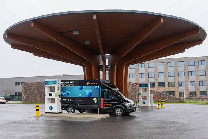 Wasserstoff-Tankstelle von Fountain Fuel mit benachbartem Wind- und Solarpark (nicht im Bild). 