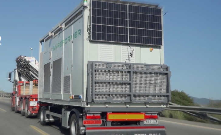 Die Systeme sind in 20- und 40-Fuß-Containern verfügbar und ermöglichen eine flexible Energieversorgung in abgelegenen Regionen.