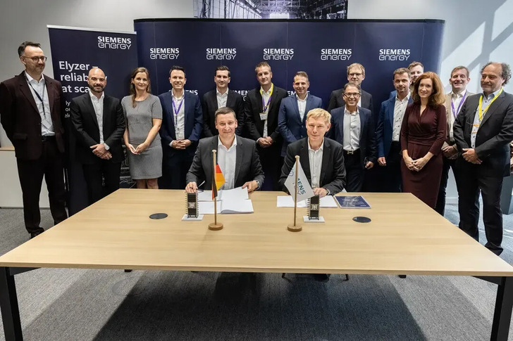 HGHH und Siemens Energy unterschreiben Vertrag über 100-MW-Elektrolyseur.