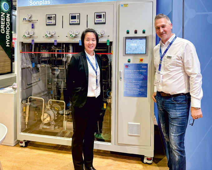 Vertreter von Sonplas und Zhejiang Filter, die nun im Bereich Elektrolyse miteinander kooperieren.