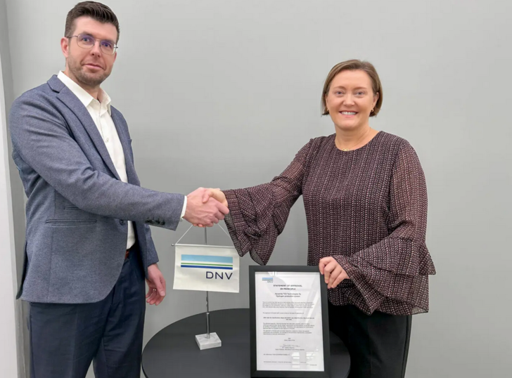 Laura Rahikka, CEO von Hycamite und Torill Grimstad Osberg, Senior Principal Expert für alternative Kraftstoffe bei DNV Maritime.