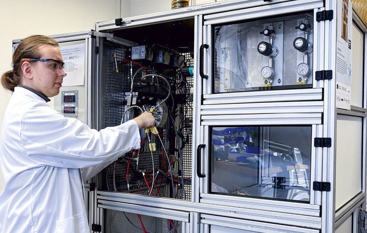 ELCHPEM Prüfstand Mit dem Teststand soll der neuartige Reaktor für die elektrochemische Verdichtung von Wasserstoff erprobt werden. 