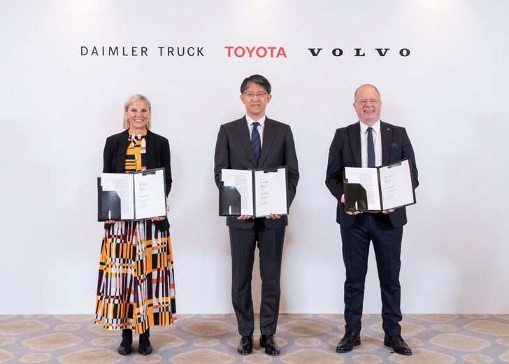 Karin Rådström, President und CEO von Daimler Truck, Koji Sato, President und CEO von Toyota, Martin Lundstedt, President & CEO der Volvo Group.
