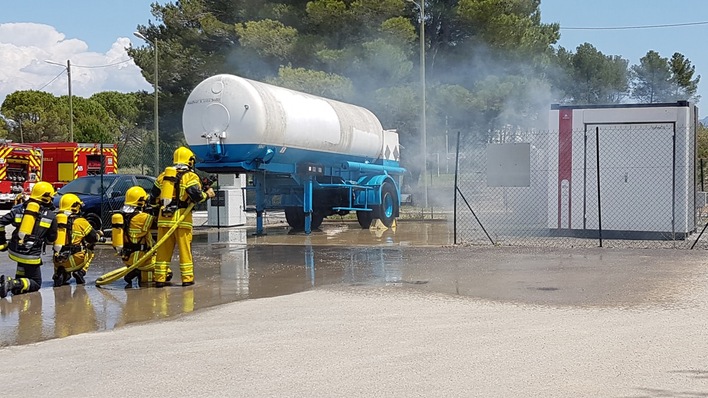 Praktische Ausbildung zur Löschtaktik bei Wasserstoffbränden im Rahmen des HyResponder-Projekts