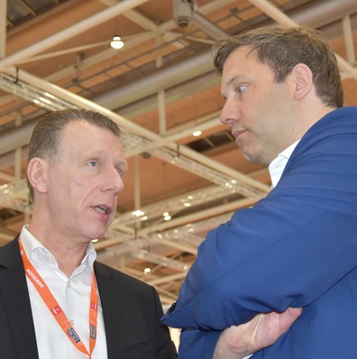 Werner Diwald kümmert sich wieder allein um den DWV – hier in Hannover mit Lars Klingbeil, SPD-Parteivorsitzender