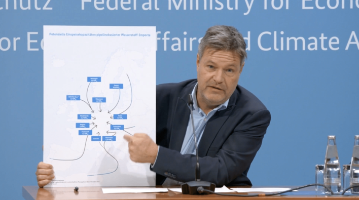 Das Wasserstoffkernnetz sieht den Anschluss an ein europäisches Verbundnetz und Importoptionen vor, die Wirtschafts- und Klimaschutzminister Robert Habeck bei der Pressekonferenz im November grob skizzierte. 30 bis 50 Prozent des Bedarfs werde Deutschland selbst decken können.