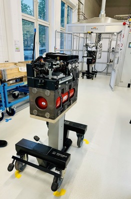 Das BZ-System von Still – im Hintergrund die Prüfkabine