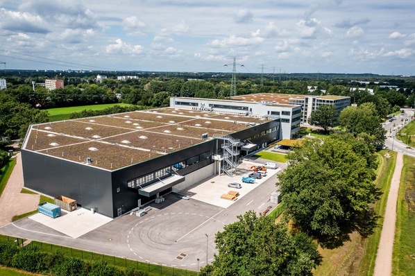 Fabrikeinweihung bei Quest One