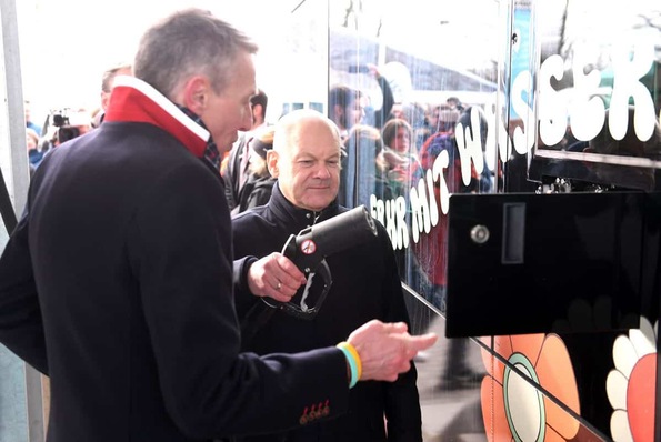 Erste offizielle Betankung durch den Bundeskanzler