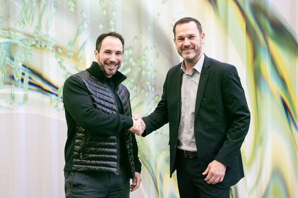 Quest-One-CEO Michael Meister und Ingenion-Geschäftsführer Heiko Iffland beim Start des gemeinsamen Projekts in Augsburg.