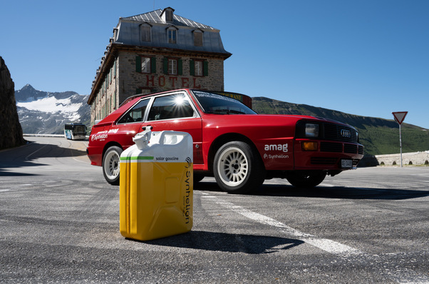 Ein 1985 Audi Sport quattro,AMAG, Teil der Classic car collection, war das erste, das mit Synhelion-Solarkraftstoff betankt wurde.
