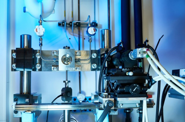 Mikroautoklav für mechanische In-situ-Tests an Mikroproben in gasförmigem Wasserstoff.