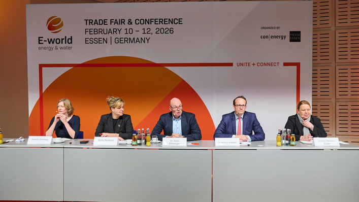 Eröffnungs-Pressekonferenz der E-World in Essen mit (v.l.) Kerstin Andreae, Vorsitzende der Hauptgeschäftsführung des BDEW Bundesverband der Energie- und Wasserwirtschaft, Mona Neubaur, Ministerin für Wirtschaft, Industrie, Klimaschutz und Energie des Landes Nordrhein-Westfalen,  Niels Ellwanger, CEO der Conenergy AG, Markus Krebber, Vorstandsvorsitzender der RWE AG, und Ursula Heinen-Esser, Präsidentin des Bundesverbandes Erneuerbare Energie  