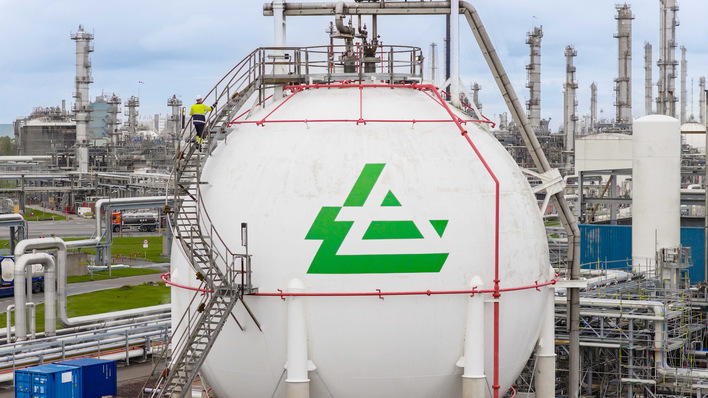 Liquid hydrogen storage tank in Rotterdam