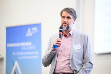 Mike Blicker spricht beim NRL-Transferworkshop in Hamburg.